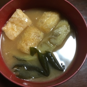 茄子とわかめ油揚げの味噌汁